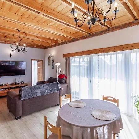 Semesterbostad Amazing In With Kitchen Jagatowo
